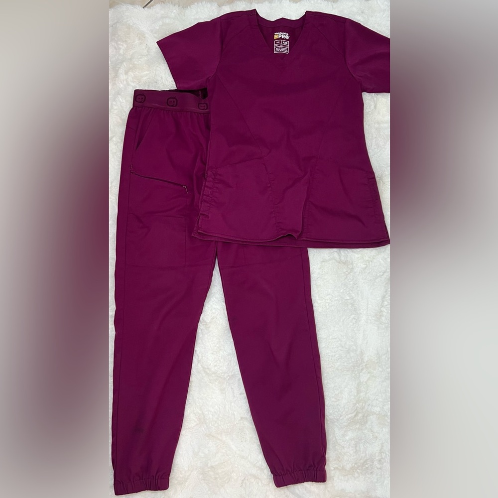 WonderWink Fitted Purple Short Sleeve Tee & Pants Set